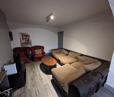 4 bedroom private hall to rent - Photo 1