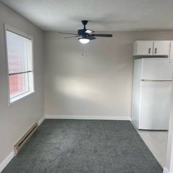 large 2 bed 1 bath - Photo 4