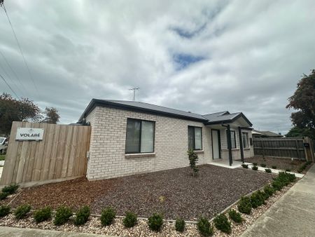 MODERN NEW TWO BEDROOM UNIT WITH TWO BATHROOMS - Photo 4