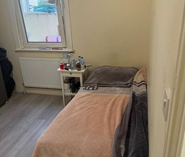 Room in a Shared House, Erskine Road, E17 - Photo 1