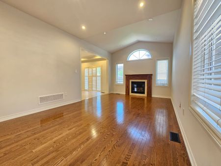 For Lease - 118 Sand Valley Street, Vaughan, Ontario - Photo 3