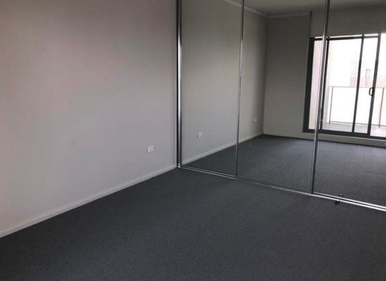 Pacific Square Central, Axis Building - Photo 1