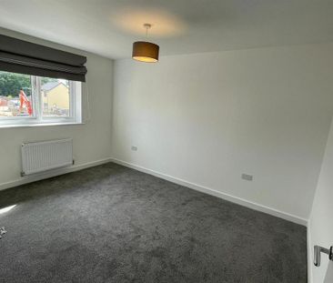 3 bedroom end of terrace house to rent - Photo 3