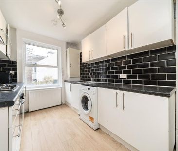 3 bedroom end of terrace house to rent - Photo 4