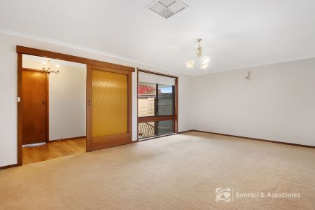 SPACIOUS & REFRESHED FOUR BEDROOM HOME IN NORTH ALBURY - Photo 2