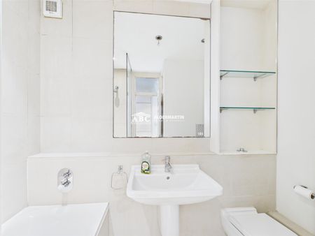 Rowlands Close, NW7 2DN, London - Photo 3