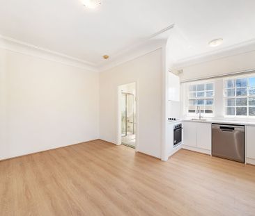 Light filled studio in the heart of Bondi - Photo 1