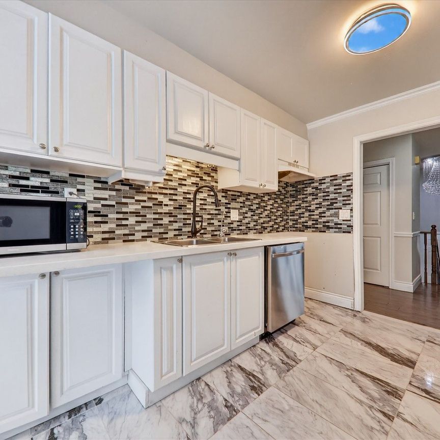 For Lease - 7 Eastwood Avenue, Oshawa, Ontario - Photo 1