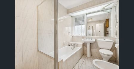 Spacious 3-Bedroom Home in Prime Keilor East Location - Photo 3