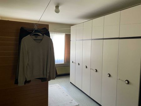 Zeer ruime woning met 4 à 5 slaapkamers in het centrum - Photo 3