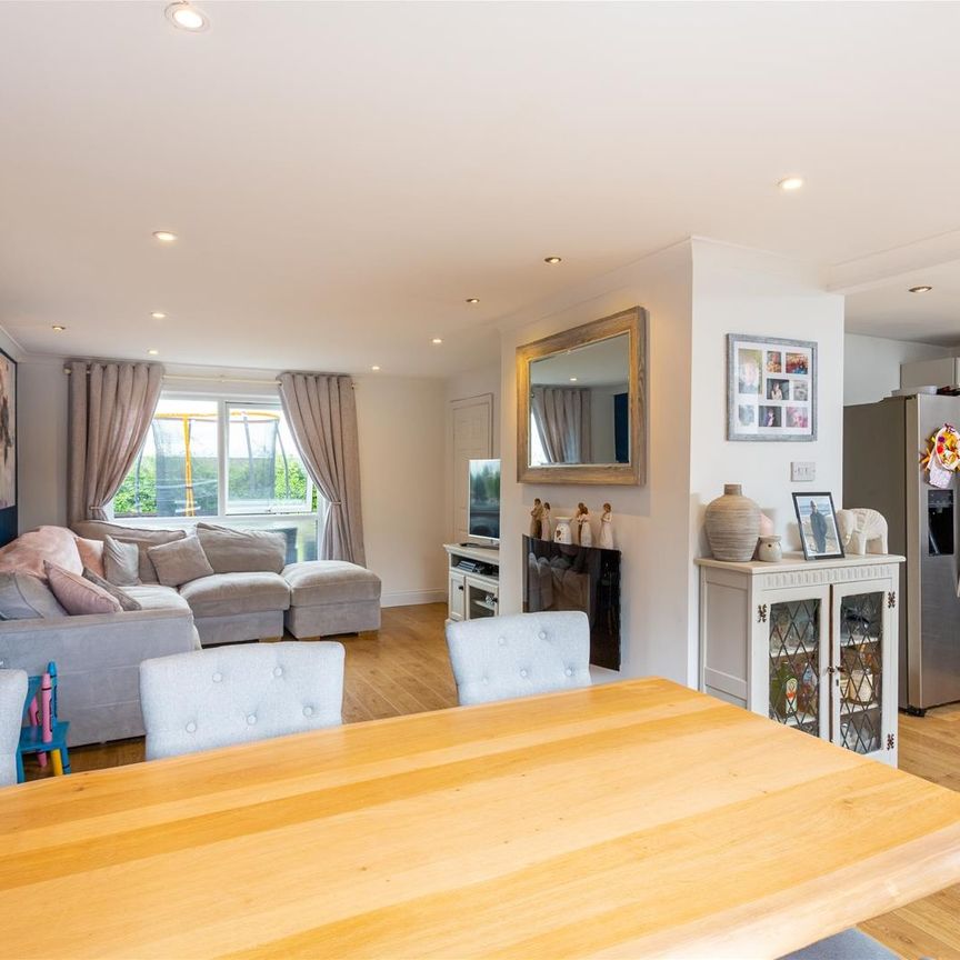 Hithercroft Road, High Wycombe - Photo 1