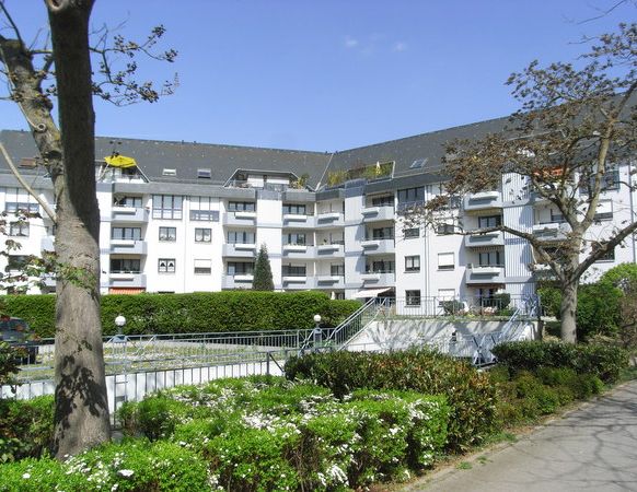 2 Zimmer, Küche, Bad, Loggia, Aufzug, Tiefgarage, 1.OG rechts - Photo 1