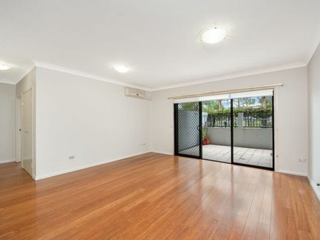GROUND FLOOR APARTMENT WITH HUGE COURTYARD ADJOINS RESERVE - Photo 2