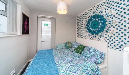 6 Bed Terraced House, Lewes Road, BN2 - Photo 3