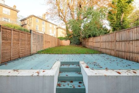 4 Bedroom House - Photo 2