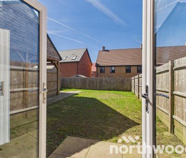 3 bedroom semi-detached house to rent - Photo 4