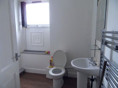 Stoney Bank Street, Dewsbury, West Yorkshire, WF13 - Photo 2