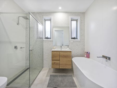 Modern Living Awaits at 5/5 Yolanda Street, Albion Park! - Photo 5