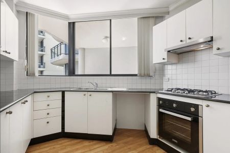 Spacious Two-Bedroom Apartment with Resort-Style Facilities - Photo 5