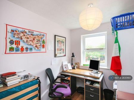 3 bedroom terraced house to rent - Photo 3