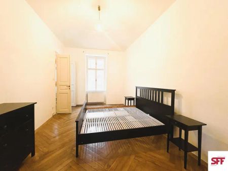 Světlý, nově vymalovaný částečně zařízený byt 3+1 o velikosti 74 m - Fotografie 4