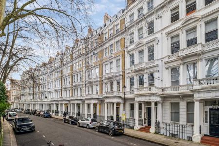 2 bedroom flat in Earls Court - Photo 2