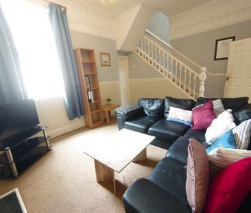 4 bedroom semi-detached house to rent - Photo 4