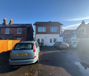 House to rent - Photo 2