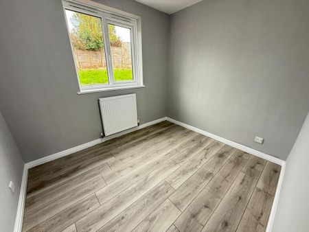 2 bedroom bungalow to rent - Photo 2