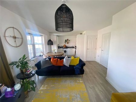 Modern well presented two bedroom apartment with own front door. - Photo 2