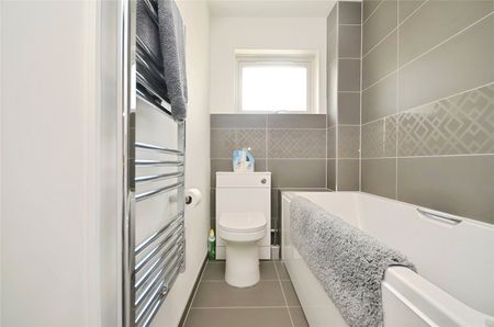2 bedroom apartment to rent - Photo 4