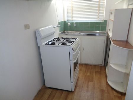 Two Bedroom unit In Central Location - Photo 3