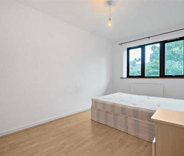 3 bedroom flat to rent - Photo 3