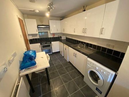 5 bedroom terraced house to rent - Photo 2