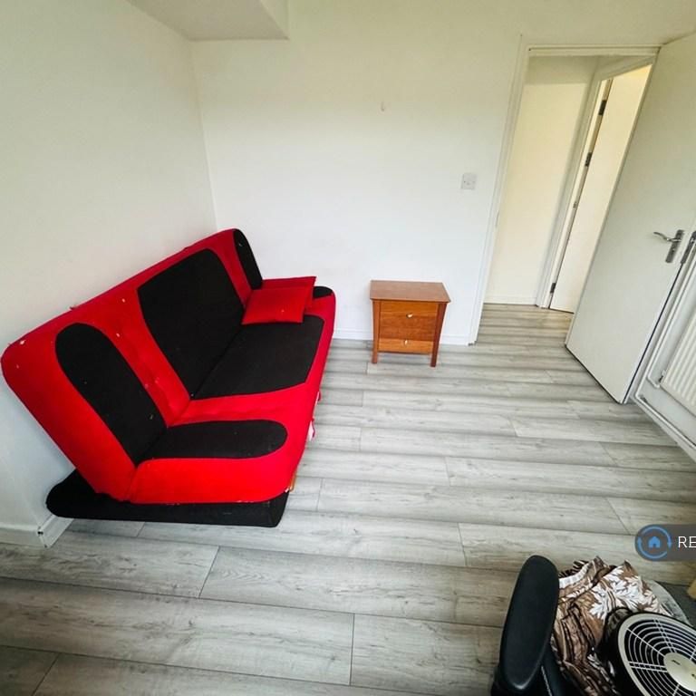 5 bedroom end of terrace house to rent - Photo 1