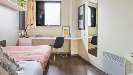 Deluxe Premium Ensuite - Photo 3