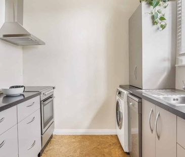 TWO BEDROOM APARTMENT IN MT EDEN VILLAGE - Photo 2