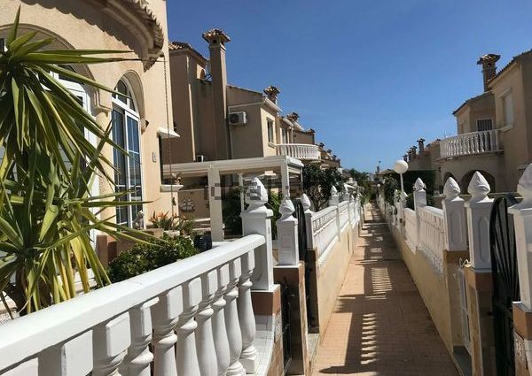 Alquiler de chalet pareado en Calle Iguazu, 42