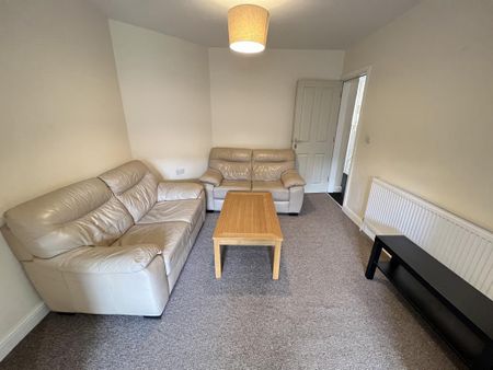 3 bedroom terraced house to rent - Photo 5