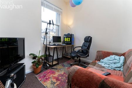 5 bedroom end of terrace house to rent - Photo 4