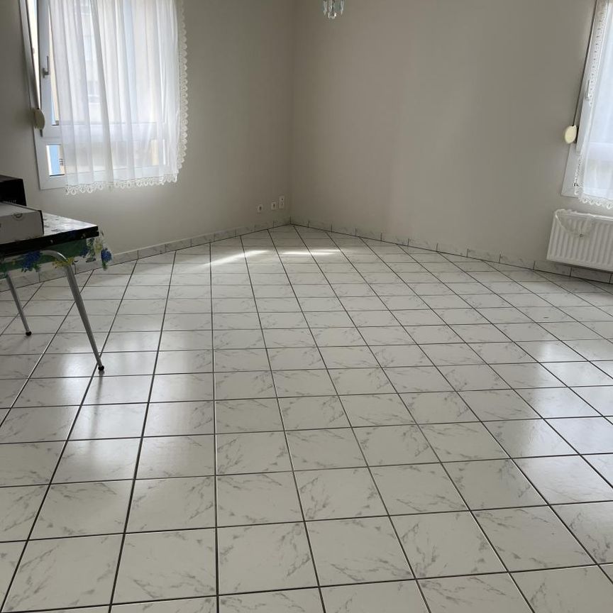 À louer – T3 dans résidence calme et sécurisée à Dole - Photo 1