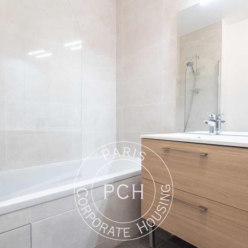 Rue saint-Charles, - Photo 1