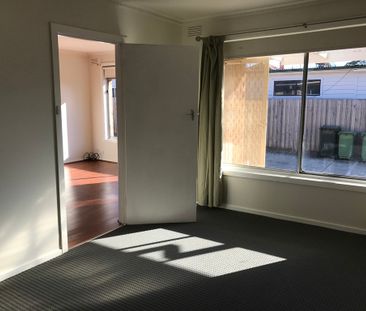 Ideally located 2 bedroom unit - ready to move in now! - Photo 2