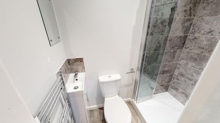 1 bedroom in a house share to rent - Photo 2