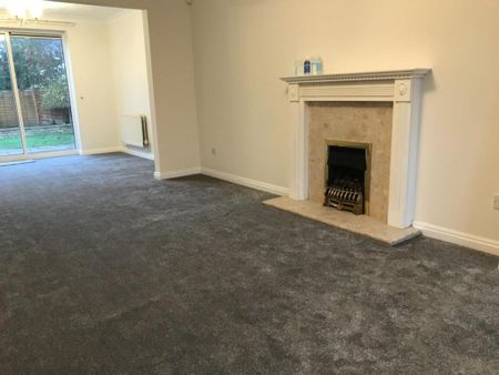 4 bedroom detached house to rent - Photo 2