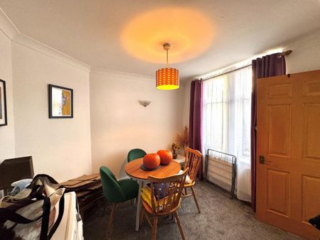 3 bedroom semi-detached house to rent - Photo 3