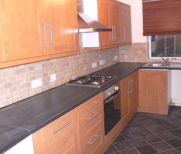 2 bedroom end of terrace house to rent - Photo 1