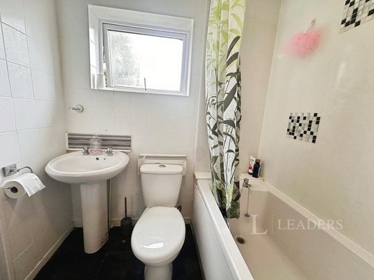 3 bedroom end of terrace house to rent - Photo 1