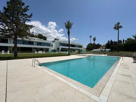Semi Detached Villa for rent in Nueva Andalucia - Photo 2