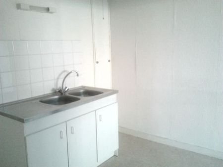 TYPE 1 BIS LA DOUTRE PROCHE AVRILLE - Photo 2